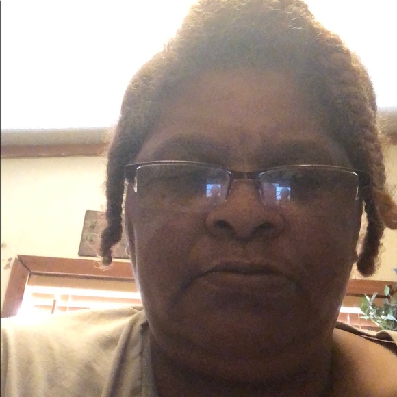 Meet your Posher, Gwynoth - Picture 1 of 1